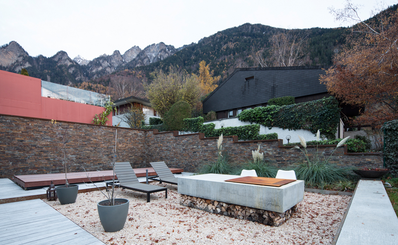 Grillterrasse an Tag und Nacht