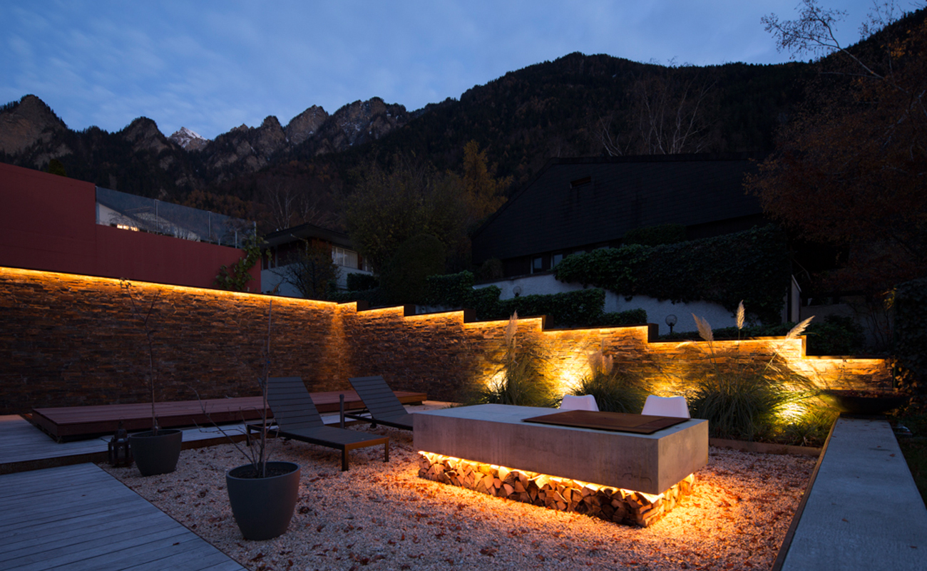 Grillterrasse an Tag und Nacht