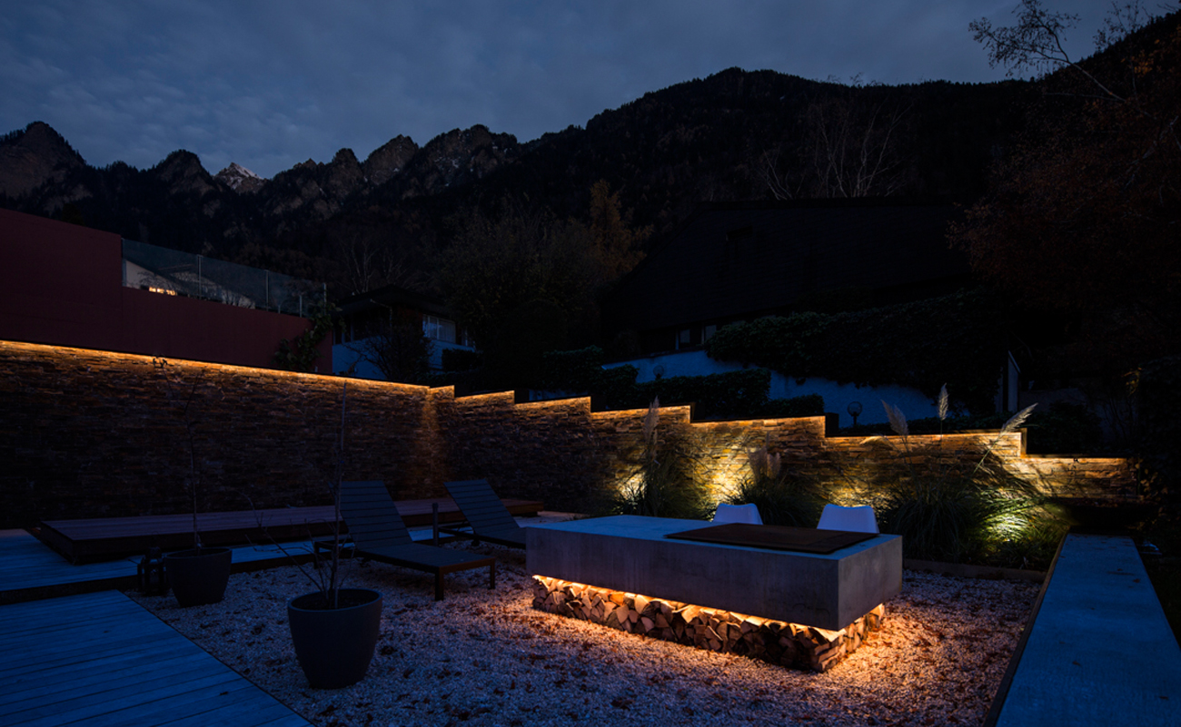 Grillterrasse an Tag und Nacht