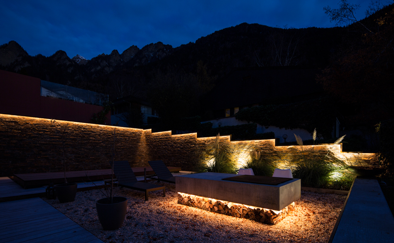 Grillterrasse an Tag und Nacht