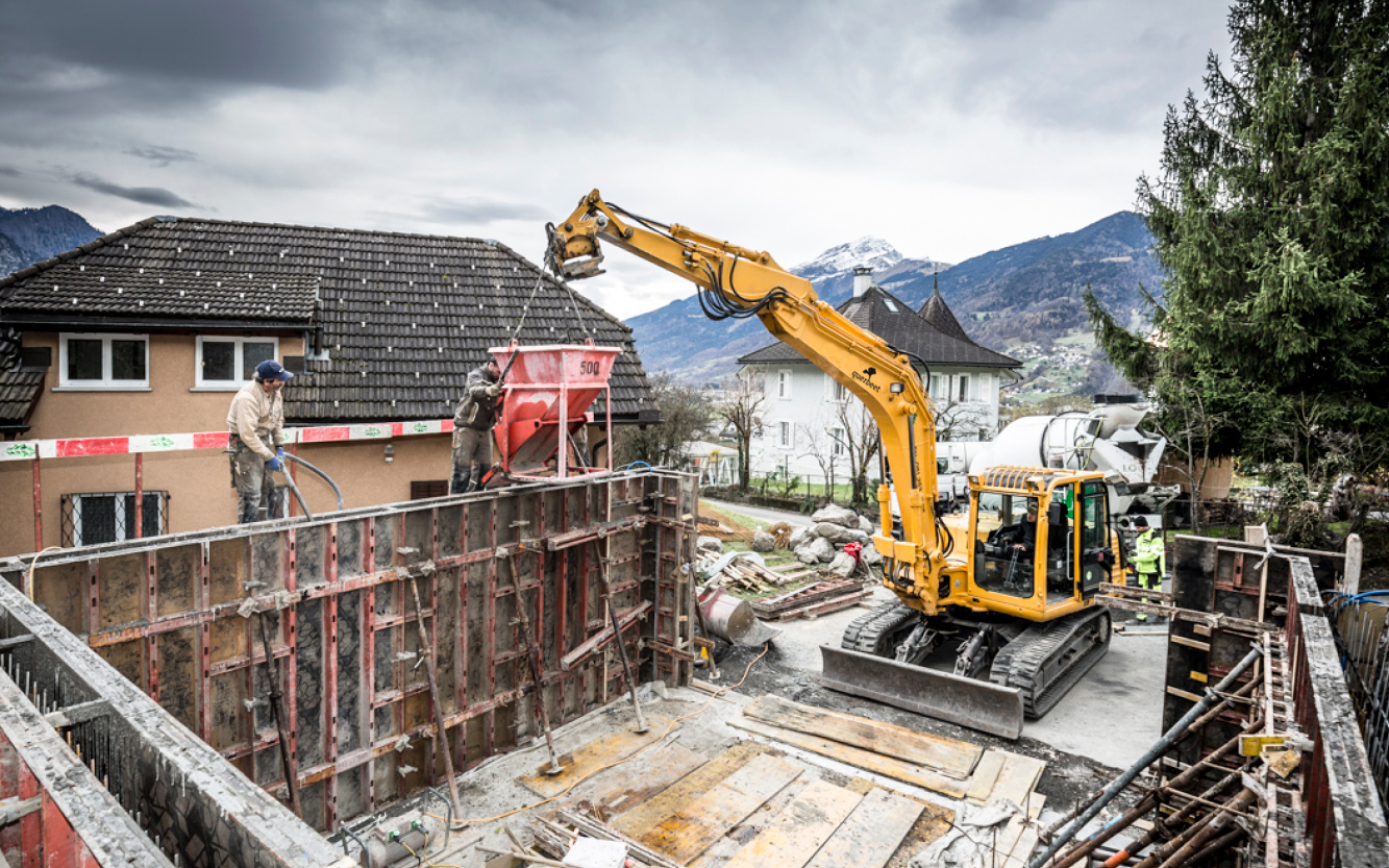 Aushub mit Bagger Bild 3